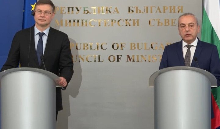 С Валдис Домбровскис обсъдихме важни въпроси свързани с пътя на